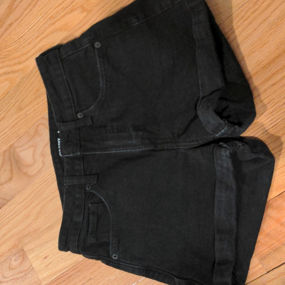 Black jean shorts GUC